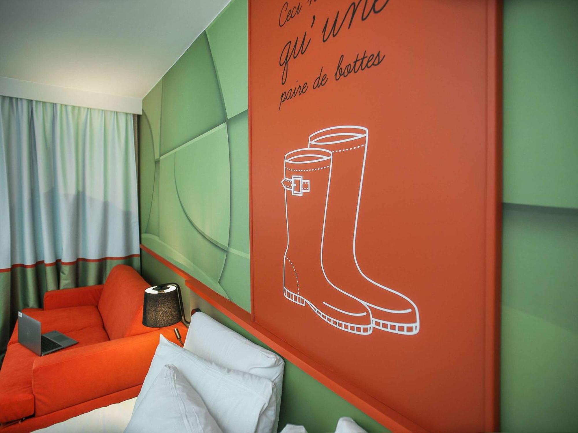 Ibis Styles Lisieux Normandie Экстерьер фото