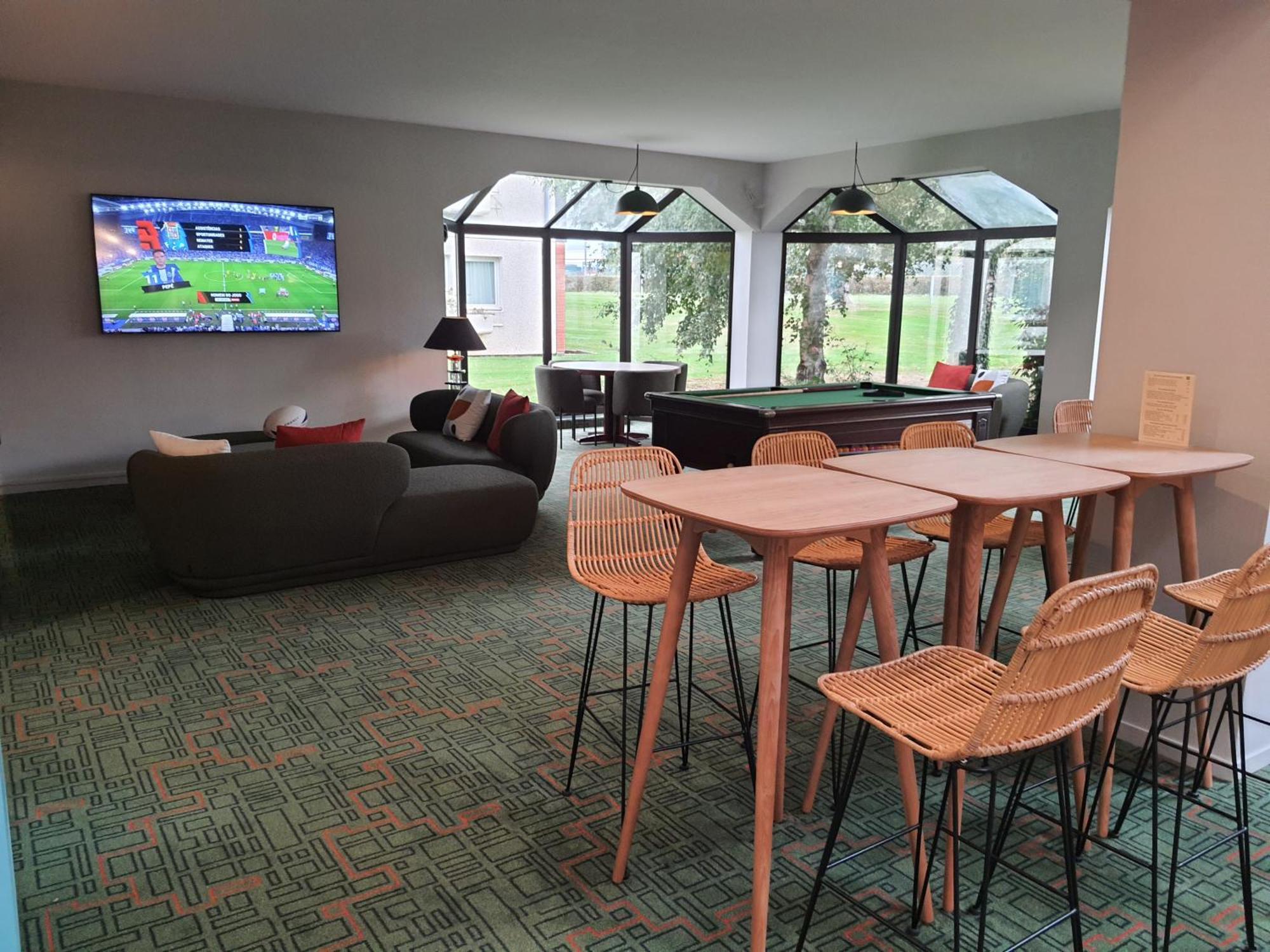 Ibis Styles Lisieux Normandie Экстерьер фото