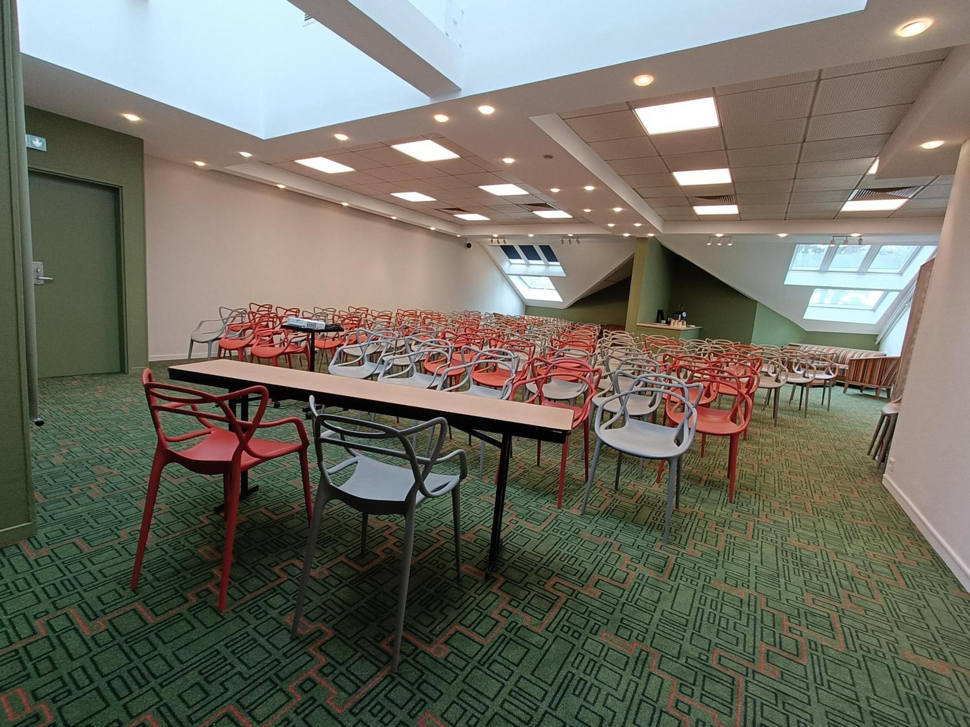 Ibis Styles Lisieux Normandie Экстерьер фото
