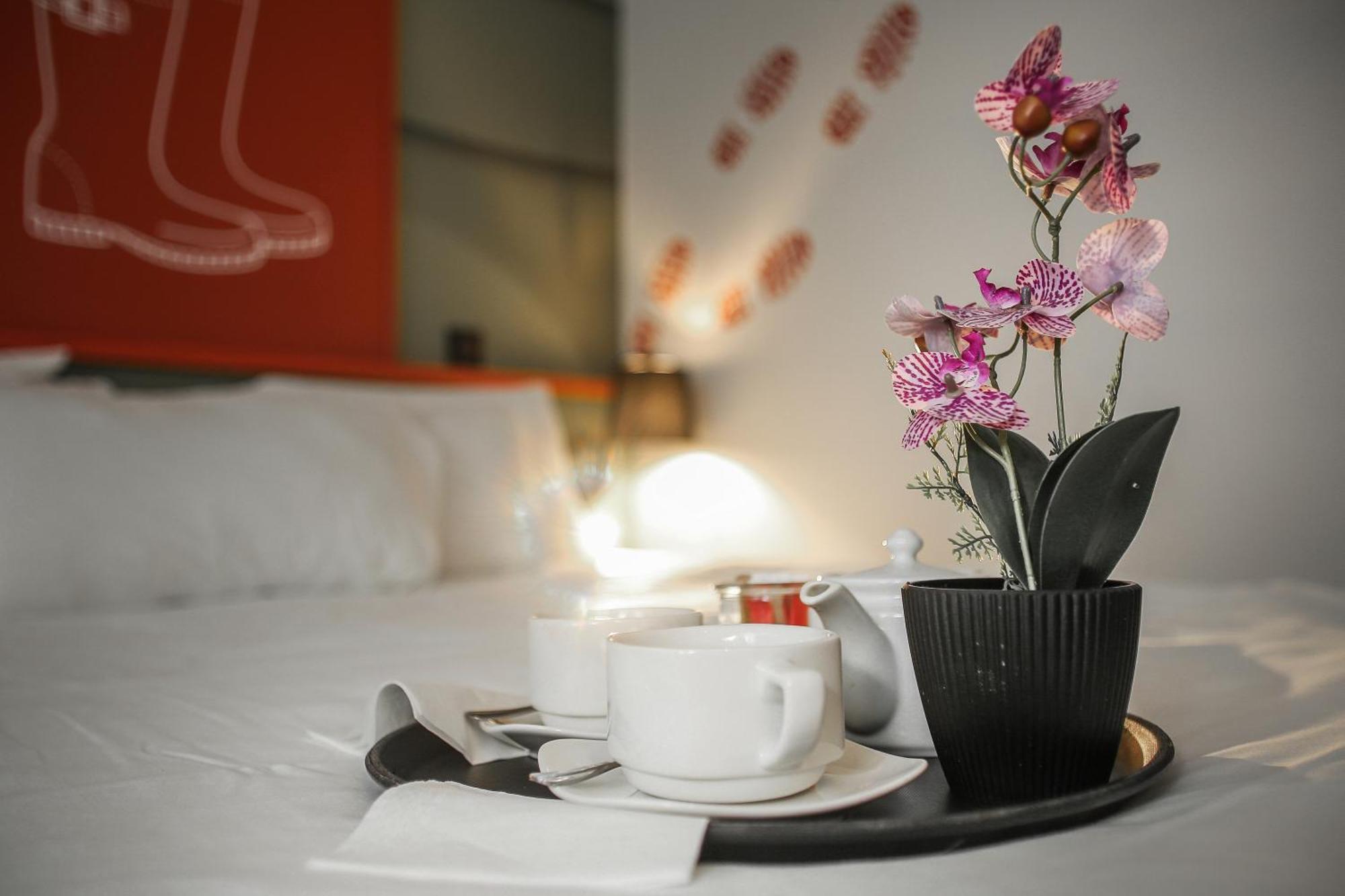 Ibis Styles Lisieux Normandie Экстерьер фото