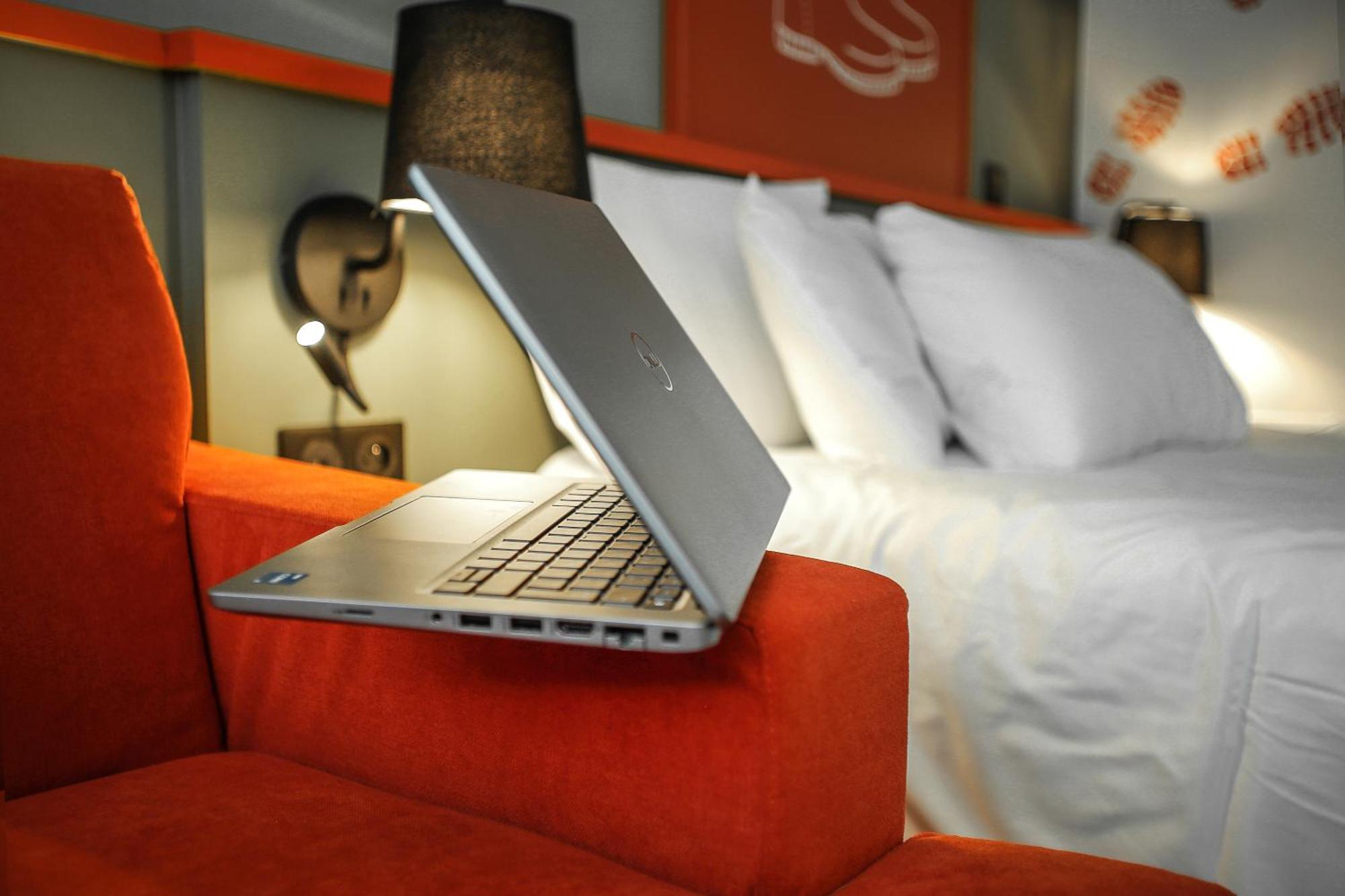 Ibis Styles Lisieux Normandie Экстерьер фото