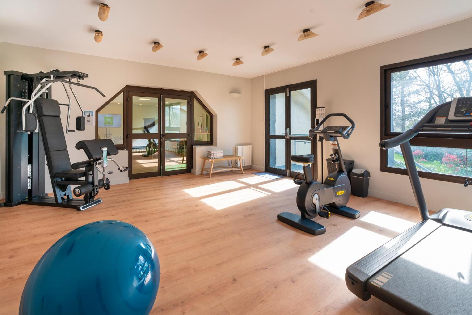 Ibis Styles Lisieux Normandie Экстерьер фото