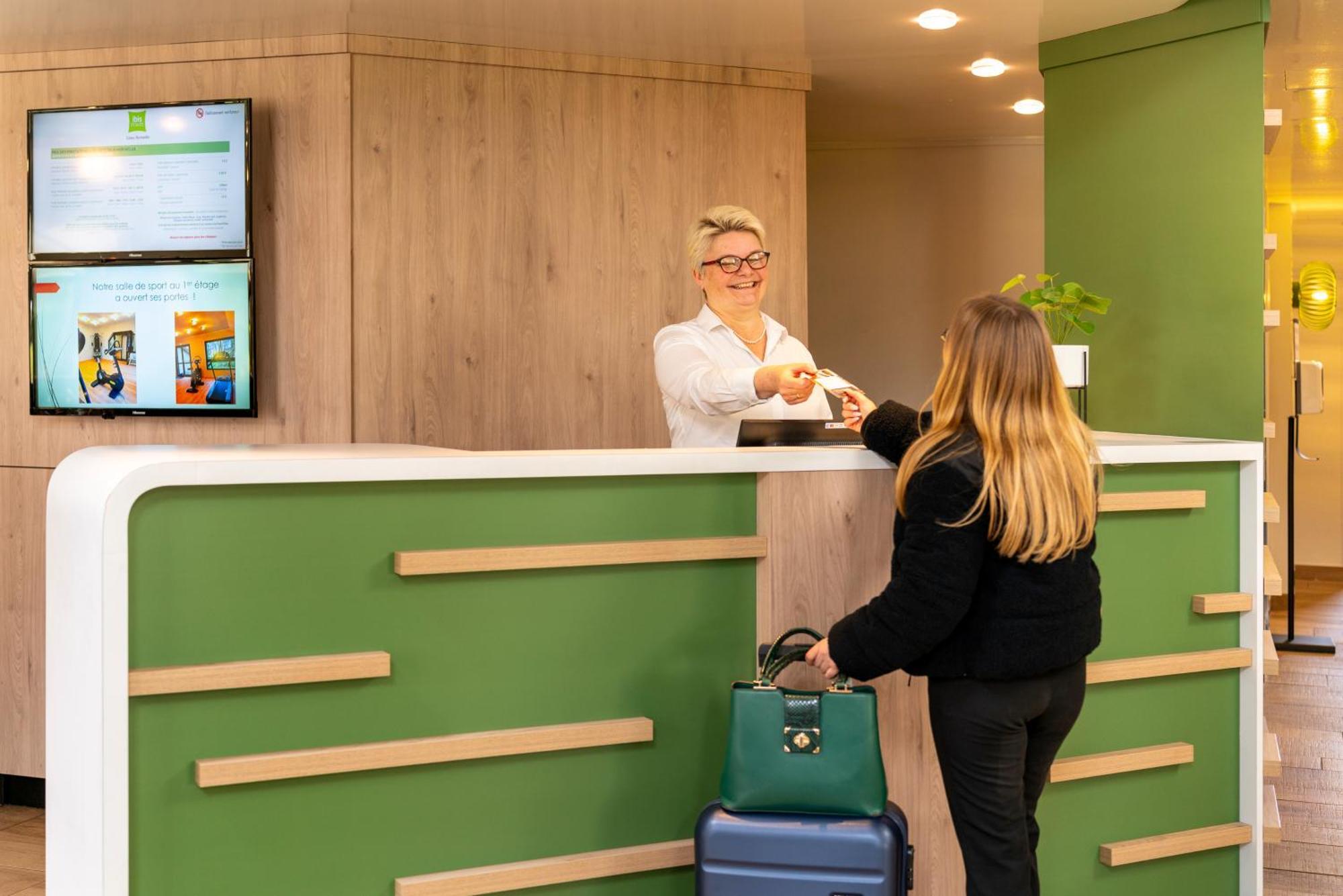 Ibis Styles Lisieux Normandie Экстерьер фото