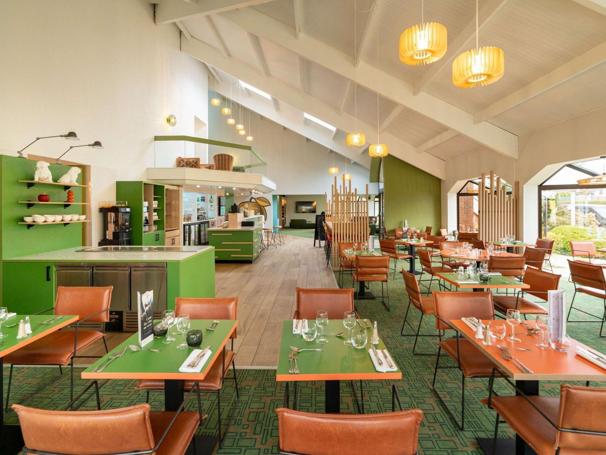 Ibis Styles Lisieux Normandie Экстерьер фото