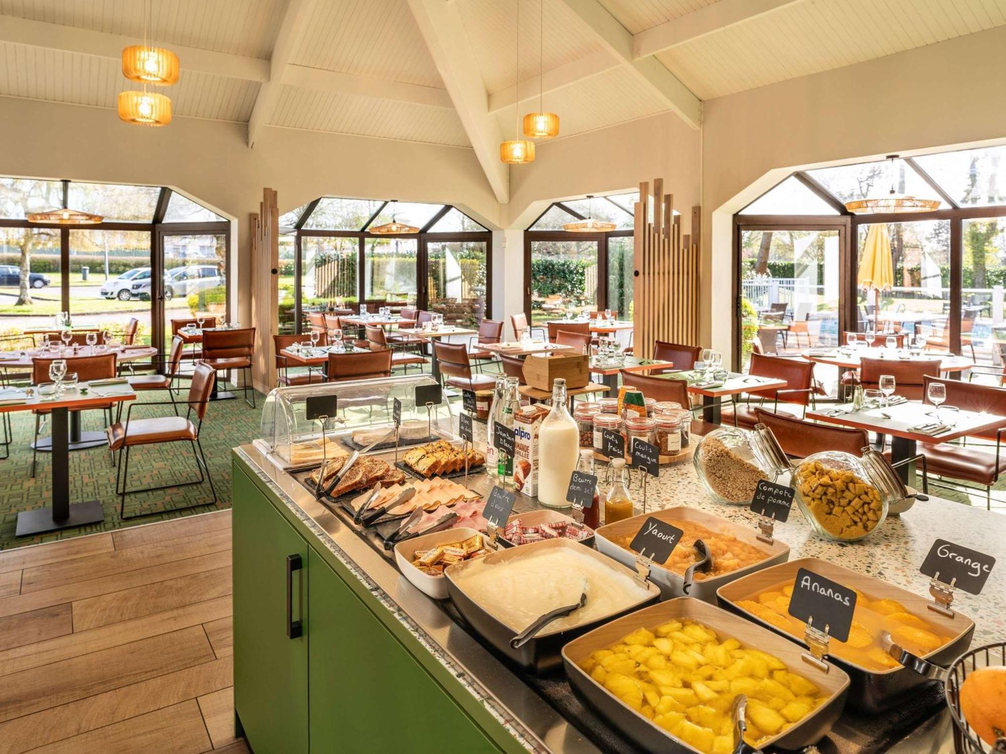 Ibis Styles Lisieux Normandie Экстерьер фото